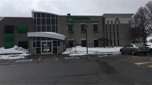 Prise d’otage: la Caisse Desjardins de Salaberry-de-Valleyfield est en reconstruction depuis samedi 