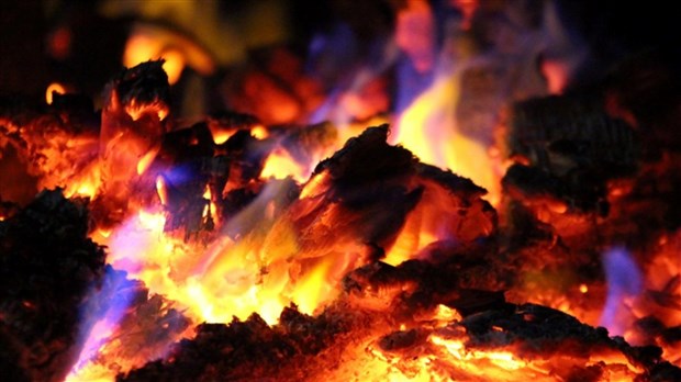 Des cendres causent un incendie dans une résidence de la rue Papineau 