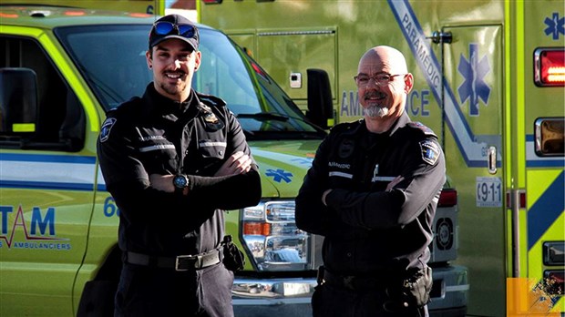 Le travail de deux ambulanciers de la région est reconnu 