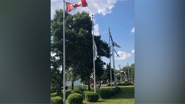 La Ville de Salaberry-de-Valleyfield met en berne ses drapeaux pour Mathieu Daoust 