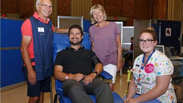 Faites comme le maire de Salaberry-de-Valleyfield le 9 juillet, donnez du sang 