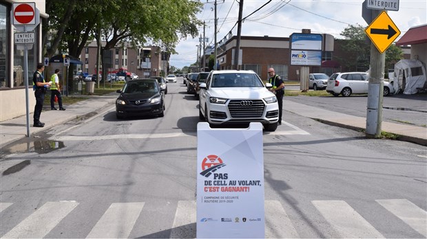 500 automobilistes de Beauharnois sensibilisés aux conséquences du cell au volant 