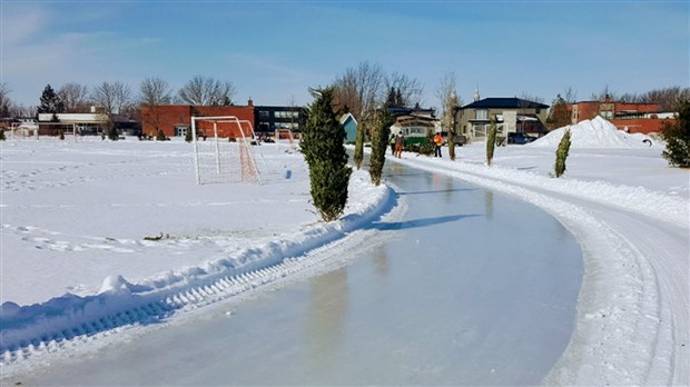 Anneau de glace pour les citoyens de Sainte-Martine 