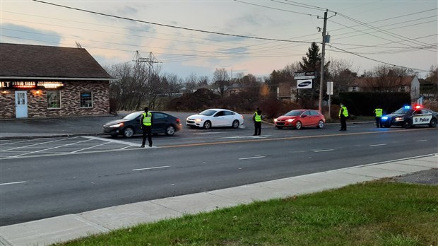 Opération policière sur la route 138 à Sainte-Martine 