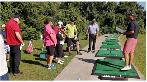 Golf et préparation de sacs cadeaux pour les membres de Droit DI Rêver 