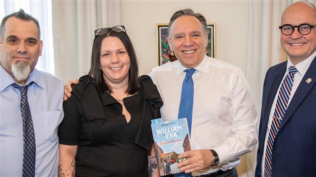 Une écrivaine de Salaberry-de-Valleyfield rencontre François Legault 