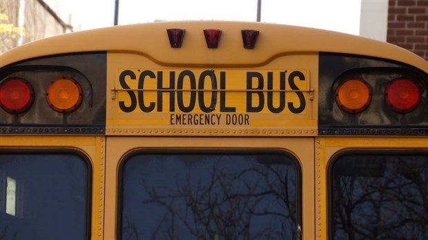 Transport scolaire réduit au minimum et fermeture des aires communes