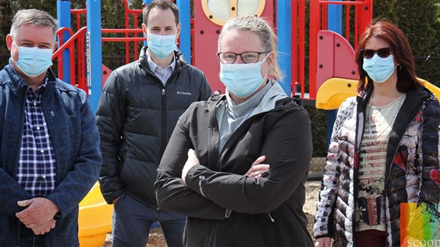 Le Coin des lutins de Coteau-du-Lac remet 2000 masques au CISSSMO 
