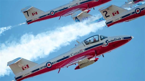 Les Snowbirds survoleront le ciel du Suroît cet après-midi 