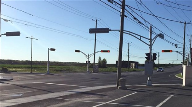 Feux de circulation en fonction sur le chemin de la Beauce, à Beauharnois 