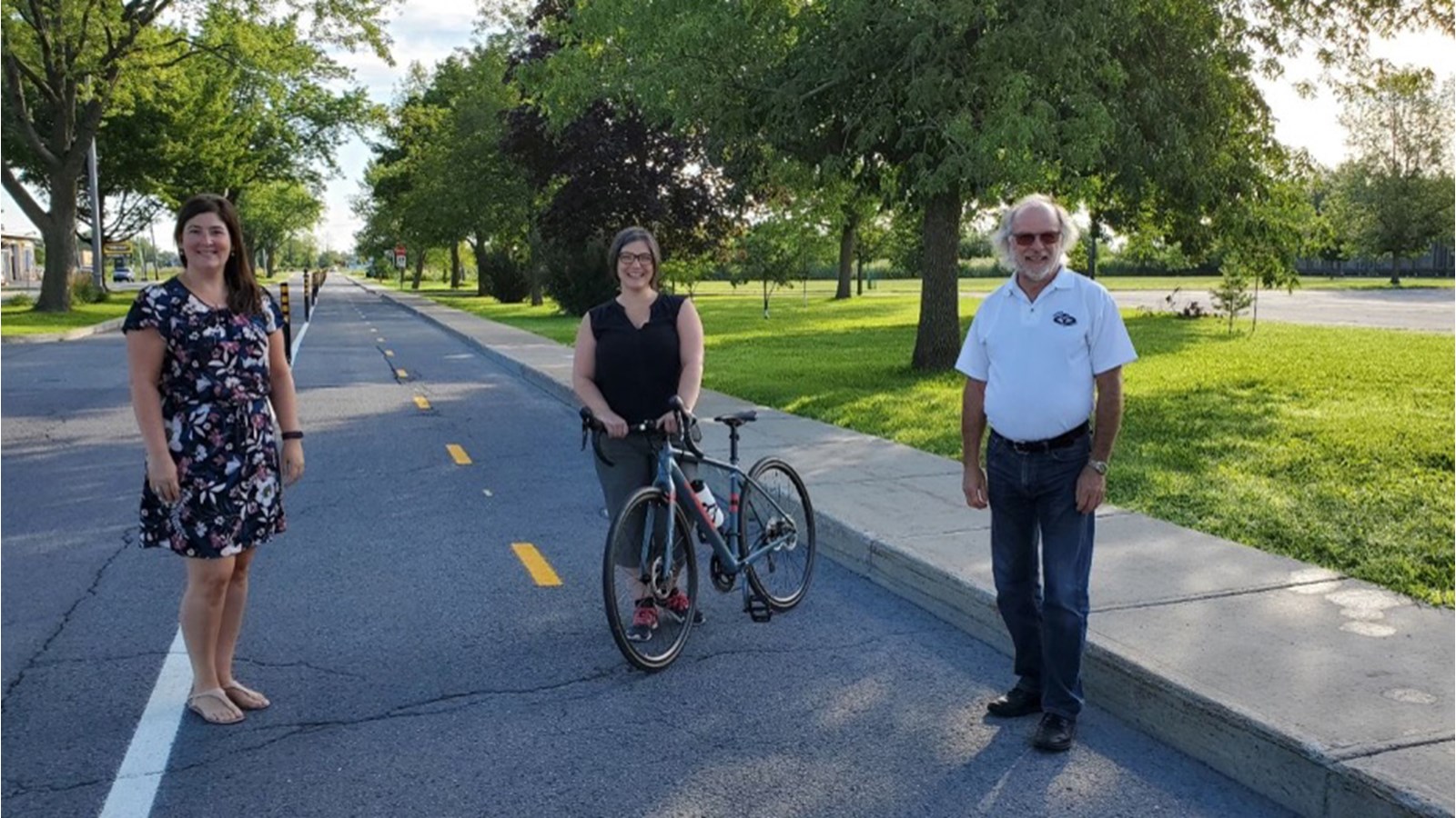 Amenagement d une piste cyclable bidirectionnelle sur le boulevard Cadieux