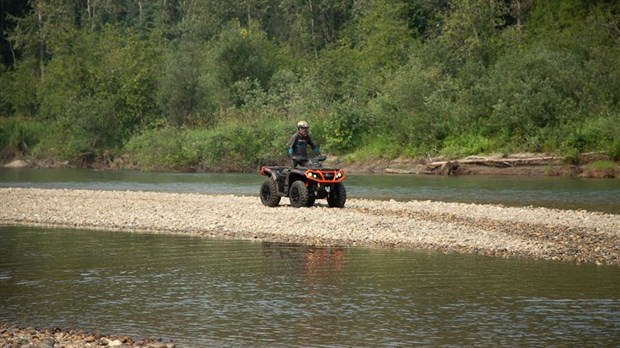 Québec rappelle l’interdiction de circuler en VTT dans l’habitat des poissons