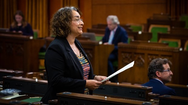 Frais et pénalités arbitraires : une étude du bureau de la concurrence est nécessaire selon le Bloc