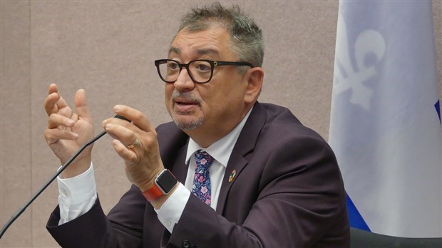 La période d'isolement pour les cas confirmés sera maintenant de 10 jours plutôt que 14