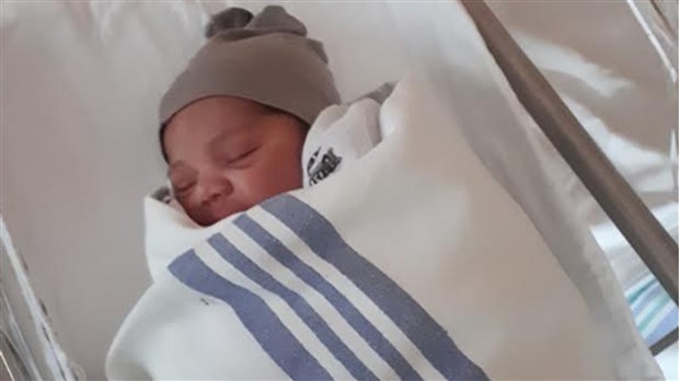 Elias Deslauriers est le premier bébé de 2021 