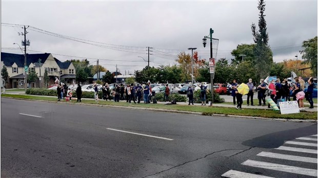 Le personnel de trois CPE de Salaberry-de-Valleyfield fait la grève