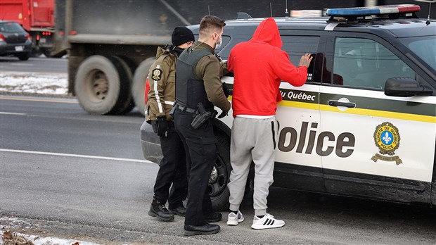 Plus de 14 000 kilos de tabac de contrebande saisis hier à Salaberry-de-Valleyfield 