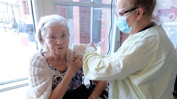Au tour des personnes de 75 ans et plus de se faire vacciner