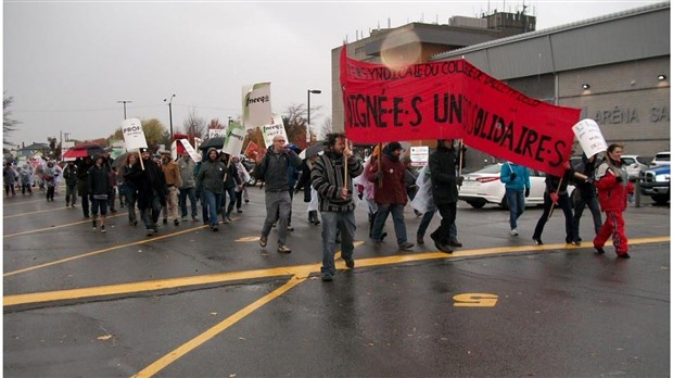 Sans convention collective depuis mars 2020, les profs de cégep songent à la grève 