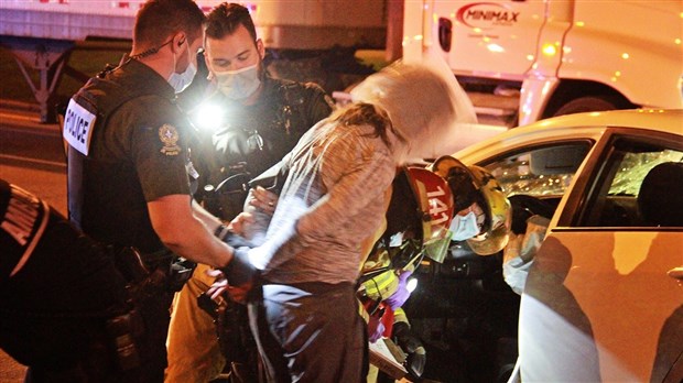 Une automobiliste impliquée dans un accident s’en sort avec des menottes
