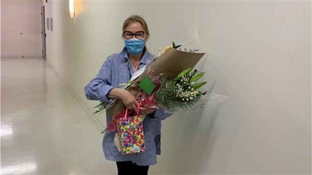 Le CISSSMO souligne les 45 ans de service d'une infirmière dévouée 