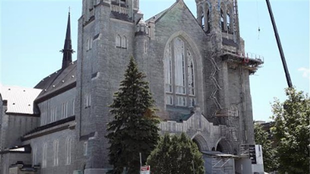 La maçonnerie des clochers  de la basilique Ste-Cécile se refera une beauté