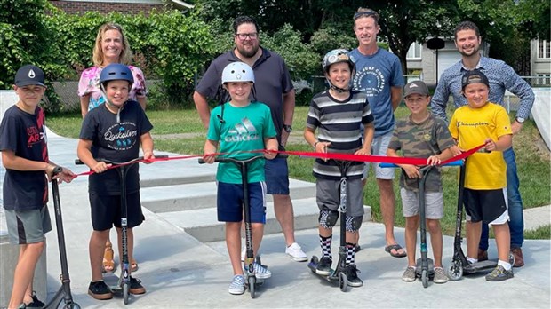 La Ville de Salaberry-de-Valleyfield inaugure un mini skateparc 