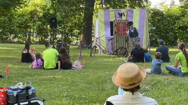 Cirque, arts visuels et théâtre de l'objet en vedette dans les parcs cet été 