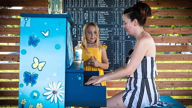 Un piano public anime la Halte de la gare, à Sainte-Martine