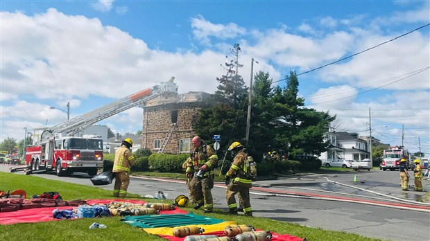 Un incendie possiblement de nature criminelle fait des ravages sur la rue Perreault