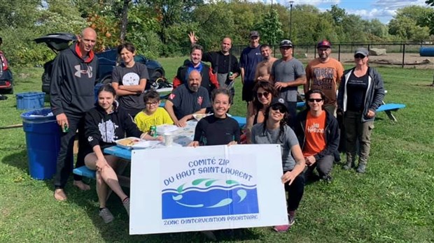 Nettoyage annuel de la rivière Saint-Charles par le Comité ZIP Haut-Saint-Laurent 