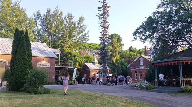 Une pièce produite par le Théâtre du Crapaud Cornu à Pointe-des-Cascades cet été 
