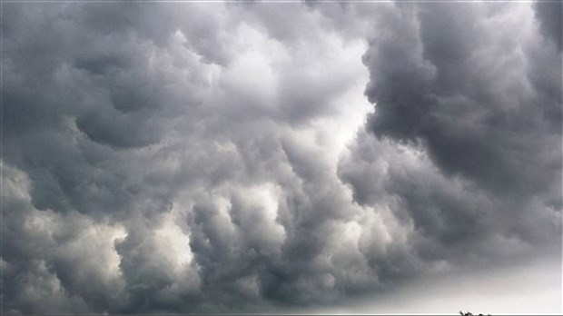 Une veille d'orages violents et un risque de tornade planent sur la région 