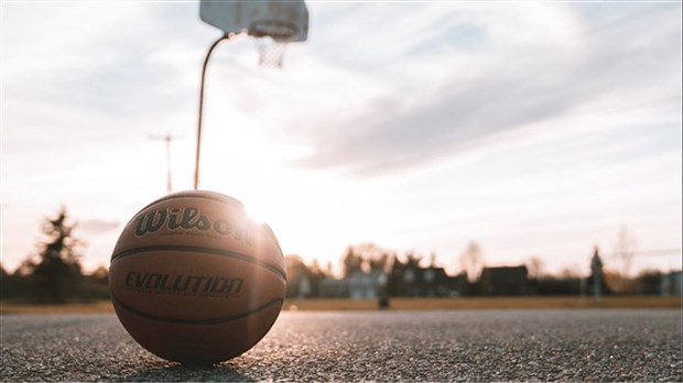 Cours de basketball et ateliers de bootcamp cet été à Saint-Louis-de-Gonzague 