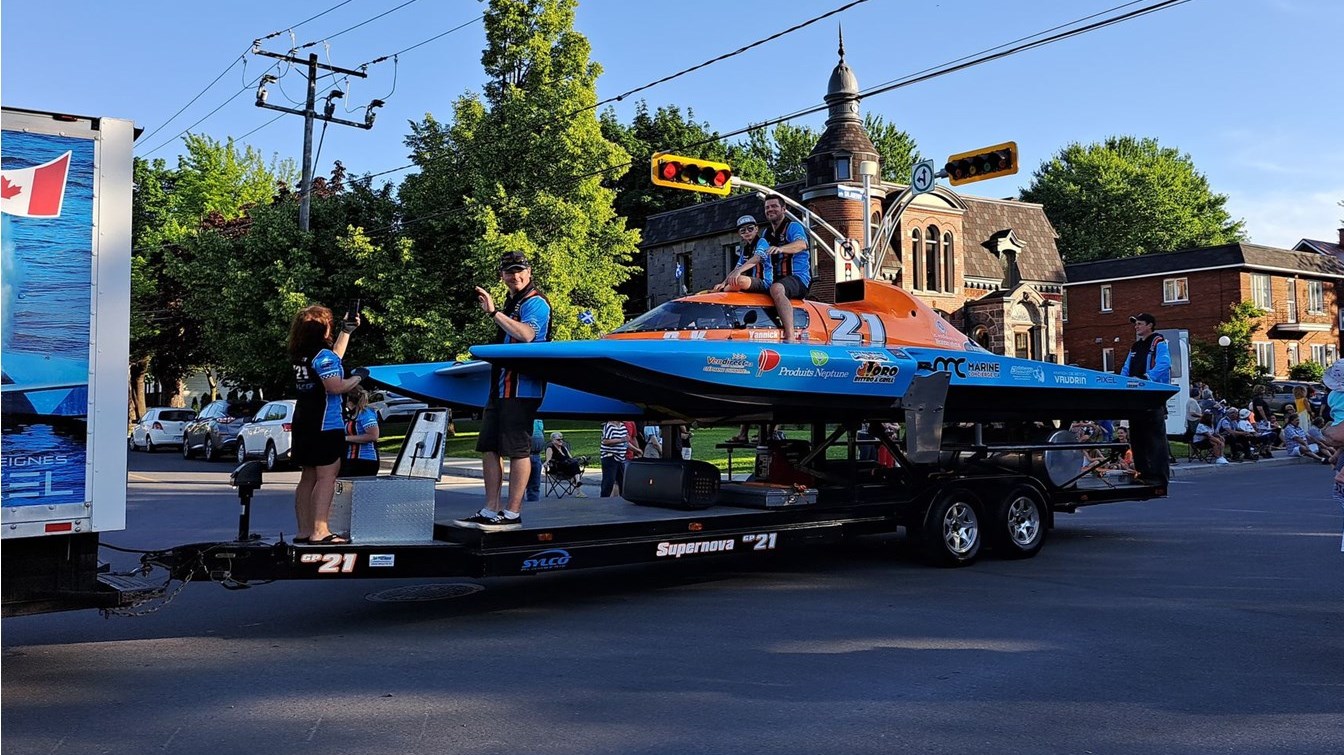 Retour en images sur le défilé de la SaintJeanBaptiste à Salaberryde