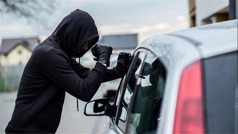 Avis à tous les conducteurs: le vol de voitures à l'aide d'un brouilleur  d'ondes, un phénomène en pleine expansion 