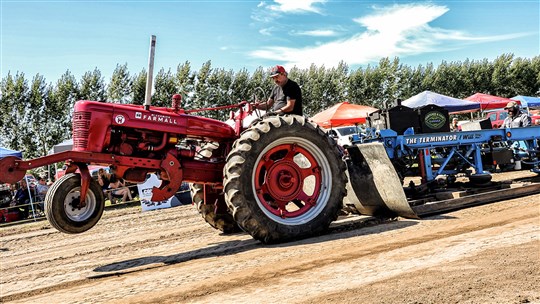 Retour en images sur les compétitions de tires de tracteurs antiques 