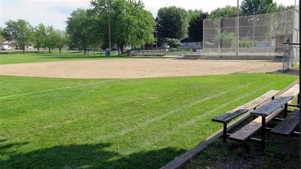 Deux terrains sportifs de Salaberry-de-Valleyfield rénovés pour 3 M$ 