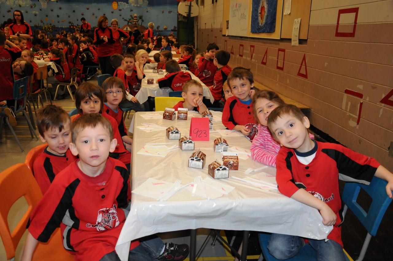 L'école SacréCoeur s'amuse à l'OptiDej SaguenayLacStJean Néomedia