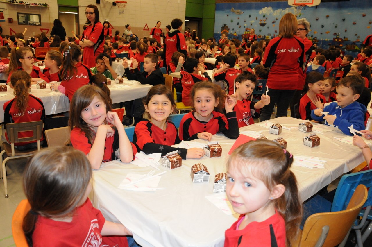 L'école SacréCoeur s'amuse à l'OptiDej SaguenayLacStJean Néomedia