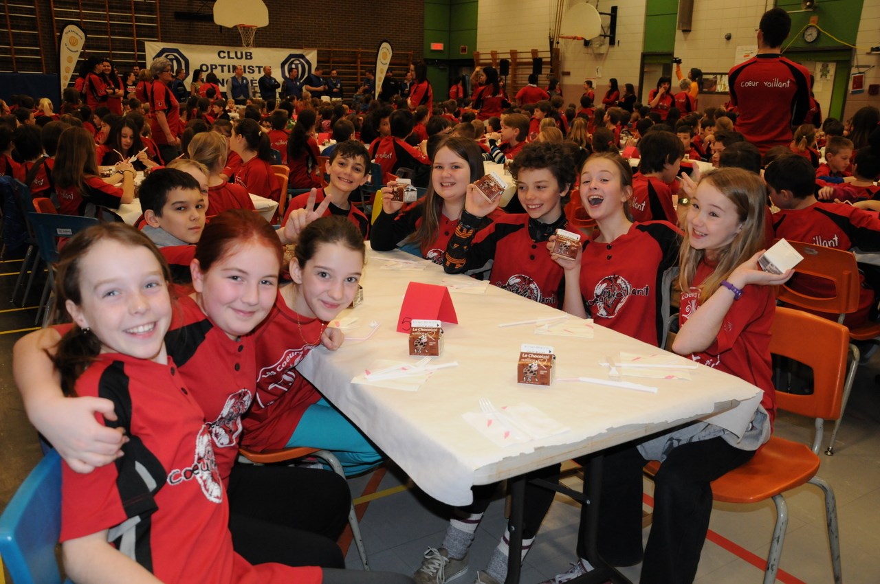 L'école SacréCoeur s'amuse à l'OptiDej SaguenayLacStJean Néomedia